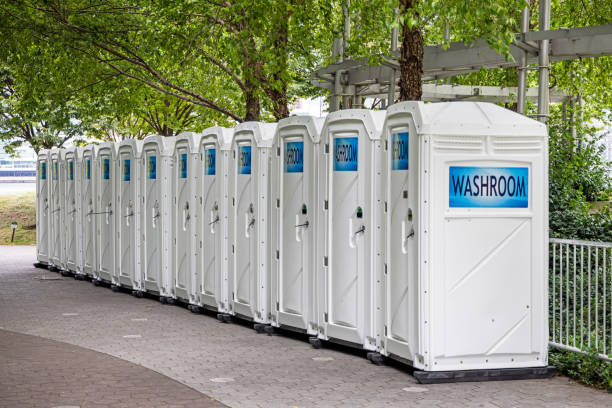 Best Porta potty delivery and setup  in Bettendorf, IA